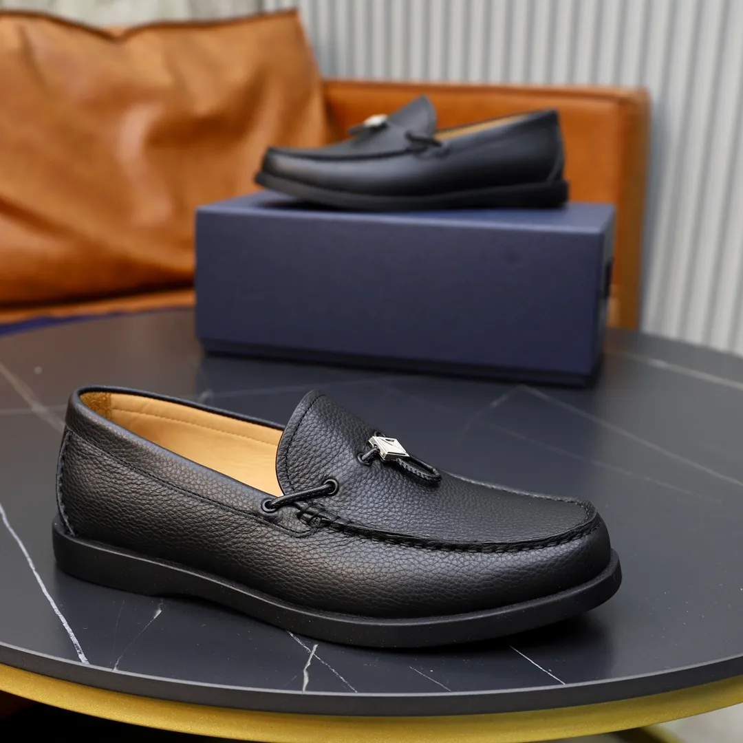 Ex-factory price: 540🙅‍♂️🙅‍♂️🙅‍♂️ Brand: Dior DIOR Standard code: Men's code 38/44 (45 can be customized) Grade: Same as the official website Material: Original cowhide stitching, cowhide lining, original TPU wear-resistant soft outsole Style categories: Leisure and sports version, footwear for driving, young fashion, European and American trends, British style Color: actual picture color